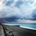 Maltempo in Calabria, tornado sulla locride: si è formato al largo di Siderno per poi abbattersi su Roccella [FOTO e VIDEO]