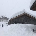 Maltempo, tanta neve a Cortina: paesaggi incantati, auto e case sepolte [FOTO]