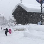 Maltempo, tanta neve a Cortina: paesaggi incantati, auto e case sepolte [FOTO]