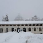 Maltempo Piemonte, oltre un metro di neve sulle Alpi Marittime: Cuneo di nuovo imbiancata, blackout nel Biellese [FOTO]