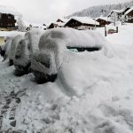 Maltempo Friuli Venezia Giulia, Sappada e Forni di Sopra sepolte dalla neve: interviene il Soccorso Alpino per liberare i tetti [FOTO]