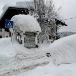 Maltempo Friuli Venezia Giulia, Sappada e Forni di Sopra sepolte dalla neve: interviene il Soccorso Alpino per liberare i tetti [FOTO]