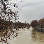 Maltempo Roma: il Tevere in piena sorvegliato speciale, resta l’allerta meteo gialla [FOTO]