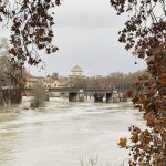 Maltempo Roma: il Tevere in piena sorvegliato speciale, resta l’allerta meteo gialla [FOTO]