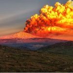 Eruzione Etna: Catania e molti paesi etnei si risvegliano ricoperti dalla cenere, l’aeroporto riapre alle 9 [FOTO]