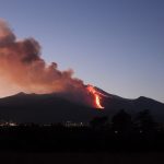 Eruzione Etna: Catania e molti paesi etnei si risvegliano ricoperti dalla cenere, l’aeroporto riapre alle 9 [FOTO]