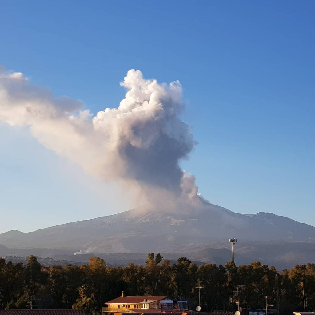 eruzione etna oggi