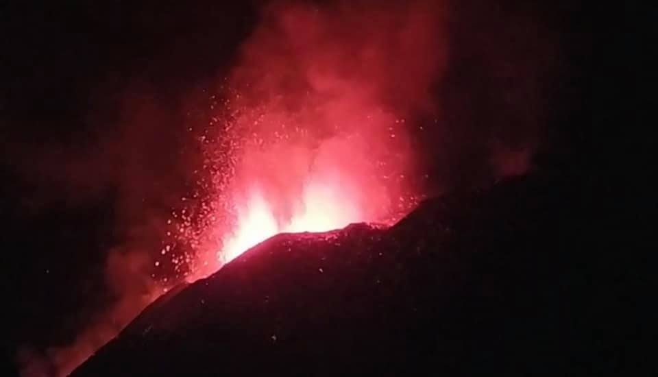 eruzione etna notte