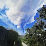 Etna, si è concluso il terzo parossismo: la nube di cenere è sullo Jonio e si muove verso la Grecia, nuovo appuntamento sabato pomeriggio