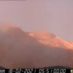 Etna in eruzione: colata lavica sul fondo della Valle del Bove e ricadute di cenere e lapilli, l’ultimo aggiornamento INGV [FOTO]