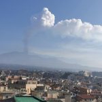 Etna in eruzione: inizia un nuovo parossismo, l’attivita? si e? intensificata dopo l’alba