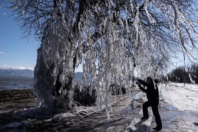 neve grecia medea