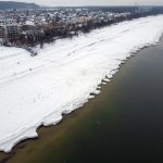 Meteo, ondata di gelo in Polonia: il Mar Baltico congela davanti alla città di Miedzyzdroje, forti blizzard nel sud del Paese [FOTO]