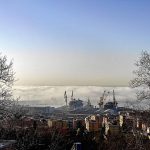 L’affascinante spettacolo della nebbia che “inghiottisce” Genova [FOTO]