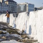 Maltempo Svizzera, un San Valentino di freddo a Ginevra: le sponde del lago si ricoprono di ghiaccio [FOTO]