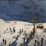 Svizzera, oggi l’88° giorno consecutivo con le piste da sci aperte: i contagi sono crollati, l’economia galoppa e le montagne vivono al confine con l’Italia [FOTO]