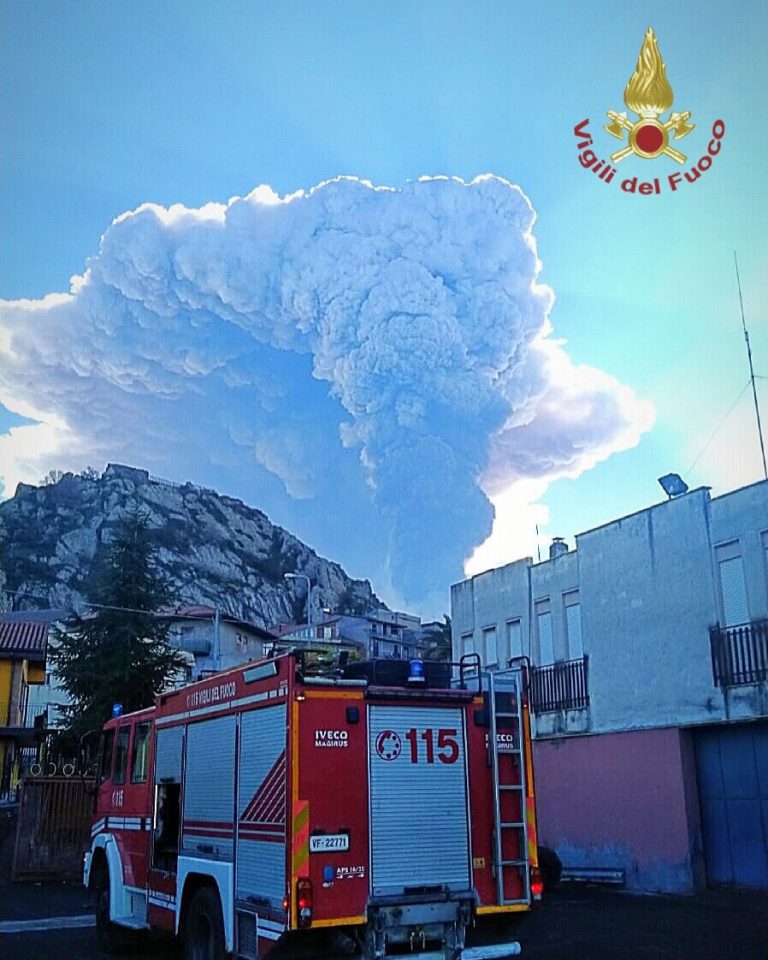 incendio eruzione etna oggi