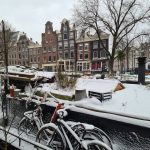 Maltempo, bufera di neve ad Amsterdam: la città è ricoperta di bianco [FOTO]