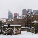 Maltempo, la tempesta Darcy porta tanta neve nel cuore dell’Europa: fino a 30cm in Germania e Paesi Bassi, trasporti nel caos [FOTO]