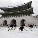 Incredibile nevicata in Corea del Sud: Seul sembra magica, coperta dalla neve [FOTO]