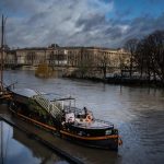 Maltempo Francia, la Senna supera i 4,3 metri a Parigi: tratti dei ‘quai’ chiusi [FOTO]