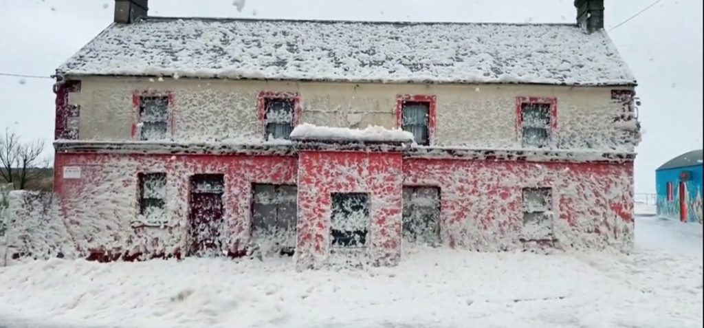 schiuma mare irlanda