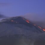 Etna, dopo il 14° parossismo continua l’attività esplosiva: colata lavica lungo la parete della Valle del Bove [FOTO]