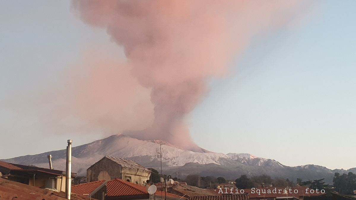 eruzione etna oggi