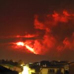 Etna, l’11° parossismo in 3 settimane dal Cratere di Sud-Est: fontane di lava di diverse centinaia di metri e colonna eruttiva di 7,5km [FOTO]