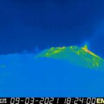 Etna in eruzione, tremore in aumento: inizia l’11° parossismo, le webcam in diretta