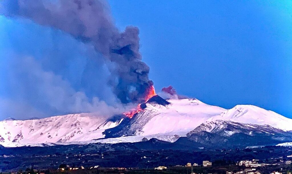 eruzione etna oggi