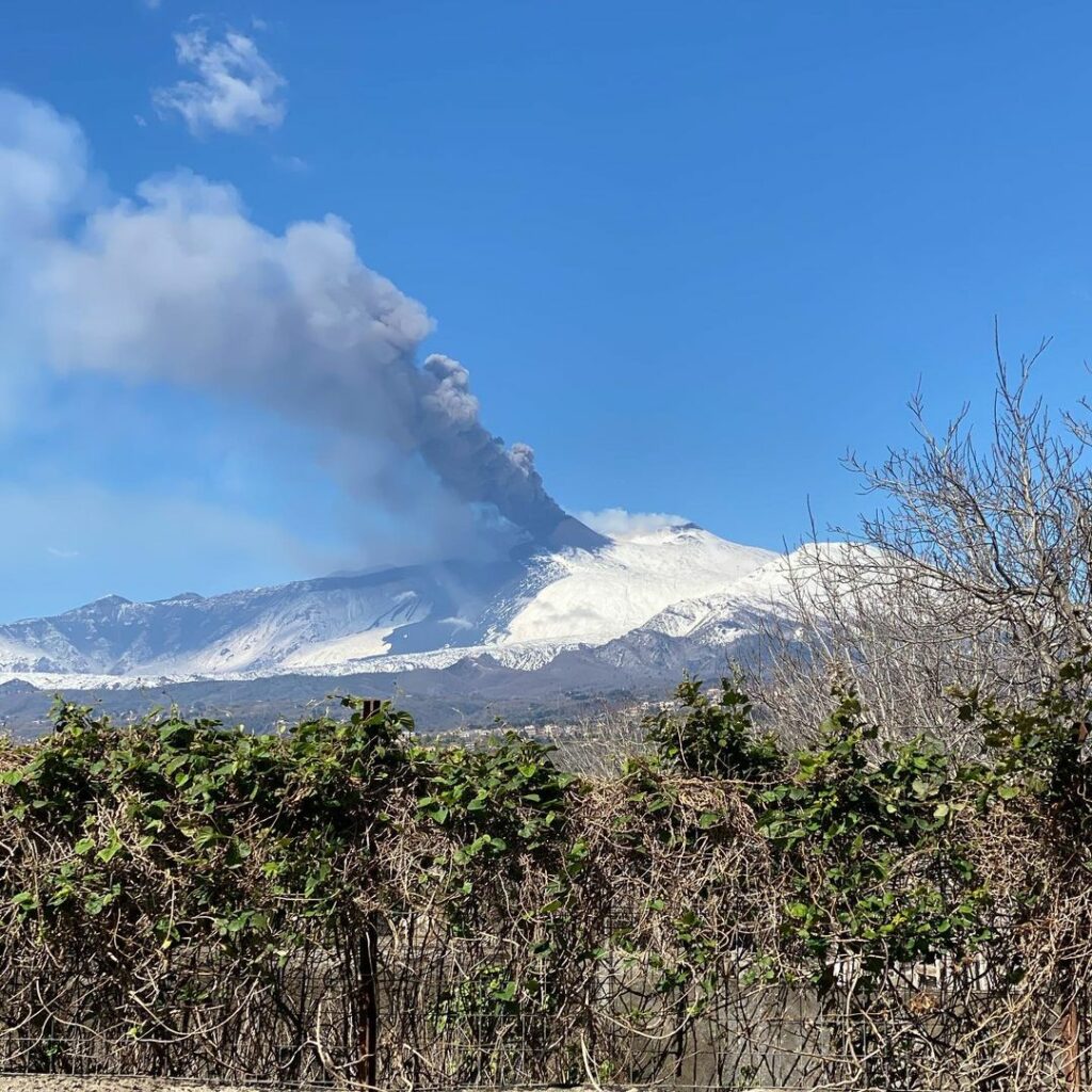 eruzione etna oggi