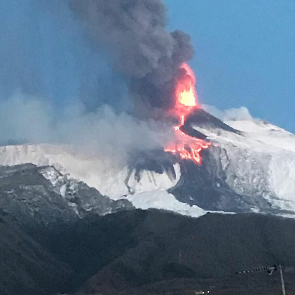 eruzione etna oggi