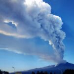 Eruzione Etna, aggiornamento INGV: cessata la fontana di lava, prosegue l’attività stromboliana intracraterica