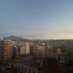 Eruzione Etna: il vulcano si prepara per un nuovo spettacolo? In corso attività stromboliana, tremore in aumento [FOTO LIVE]