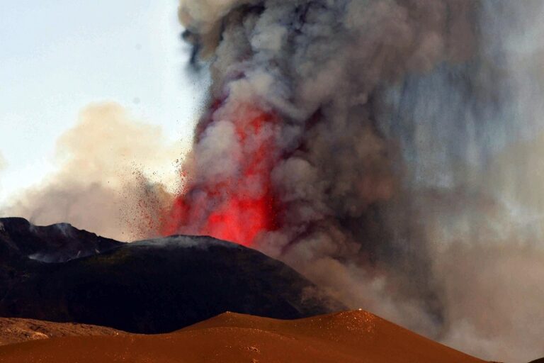 Etna: nuovo parossismo