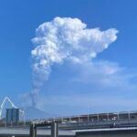 Eruzione Etna, nuovo spettacolare parossismo in corso: fontana di lava alta 500 metri, colonna eruttiva di 12 km [FOTO LIVE]