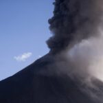 Nuova eruzione del vulcano Pacaya, pioggia di cenere in Guatemala: chiuso l’aeroporto della capitale [FOTO e VIDEO]