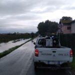 Maltempo Lazio: allagamenti e alberi caduti a Roma, incidenti a Latina, auto intrappolata in sottopasso a Fiumicino [FOTO]