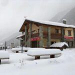 Meteo, 50-60cm di neve in Valle d’Aosta: pericolo forte di valanghe nel nord-ovest della regione [FOTO]