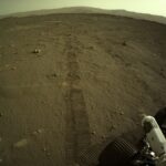 Nuovo eccezionale traguardo per Perseverance, ha mosso i suoi “primi passi” su Marte: le FOTO della passeggiata sul Pianeta Rosso