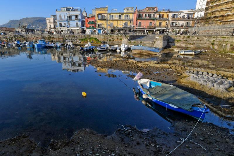 Bradisismo e bassa marea a Pozzuoli