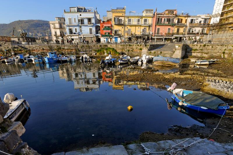 Bradisismo e bassa marea a Pozzuoli