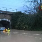 Maltempo Lazio: allagamenti e alberi caduti a Roma, incidenti a Latina, auto intrappolata in sottopasso a Fiumicino [FOTO]