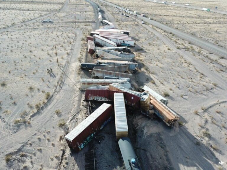 treno deraglia california