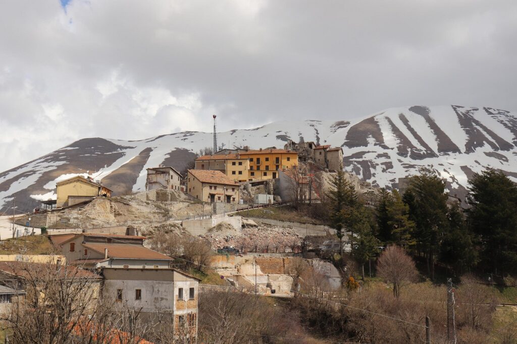 Semina della lenticchia a Castelluccio di Norcia