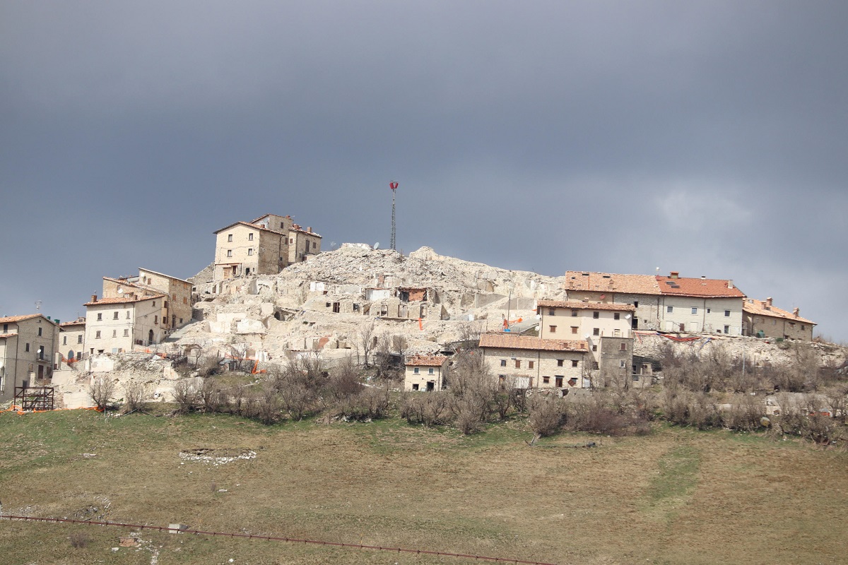 Semina della lenticchia a Castelluccio di Norcia