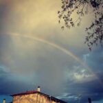 Meteo, dopo la pioggia, un meraviglioso tramonto con arcobaleno al Centro-Sud: le bellissime immagini da Roma allo Stretto di Messina [FOTO]