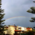 Meteo, dopo la pioggia, un meraviglioso tramonto con arcobaleno al Centro-Sud: le bellissime immagini da Roma allo Stretto di Messina [FOTO]