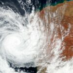 Australia, il ciclone Seroja si abbatte sulla costa occidentale: raffiche fino a 170km/h, 31mila persone senza elettricità [FOTO]